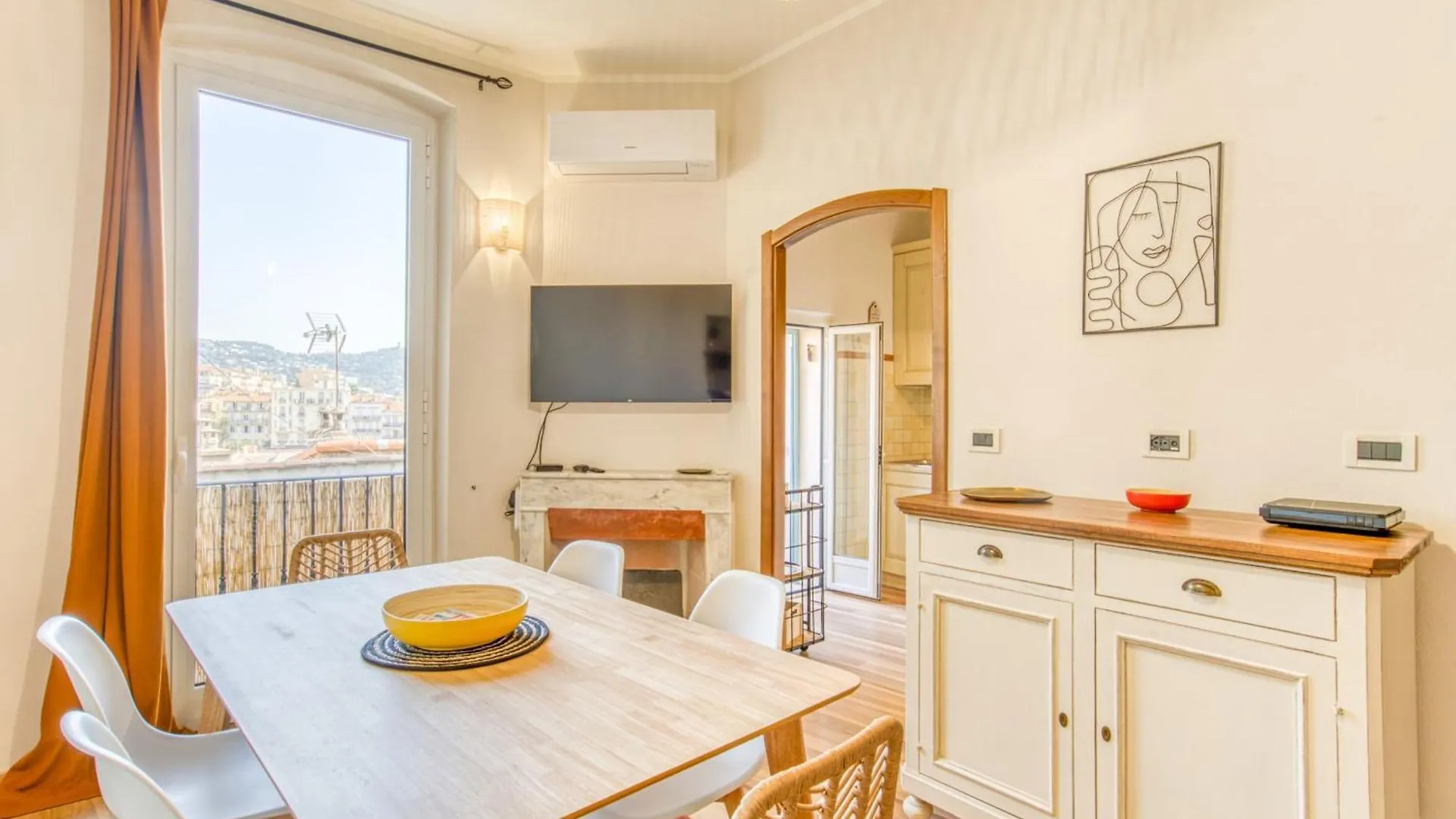 Cannes In The Heart Of Le Suquet Beautiful Apartment With Quiet Balcony 0*,  Fransa