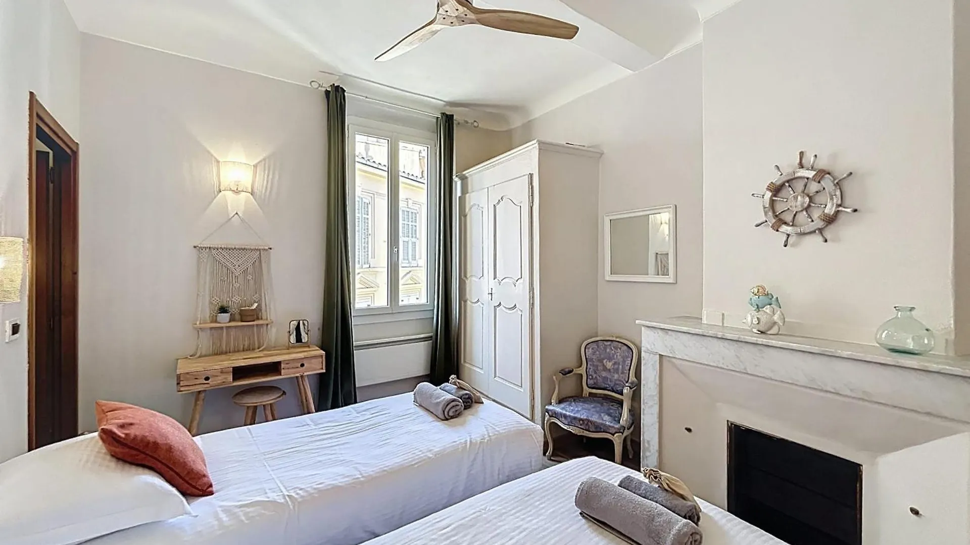 Cannes In The Heart Of Le Suquet Beautiful Apartment With Quiet Balcony Frankrijk