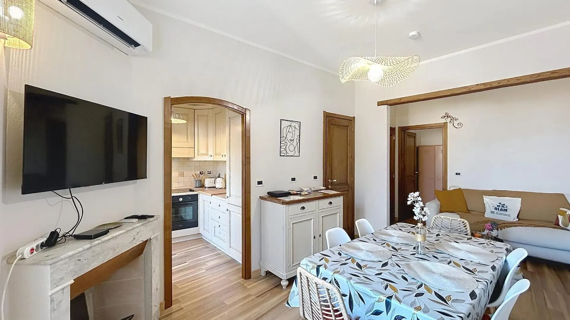 Cannes In The Heart Of Le Suquet Beautiful Apartment With Quiet Balcony Frankrijk